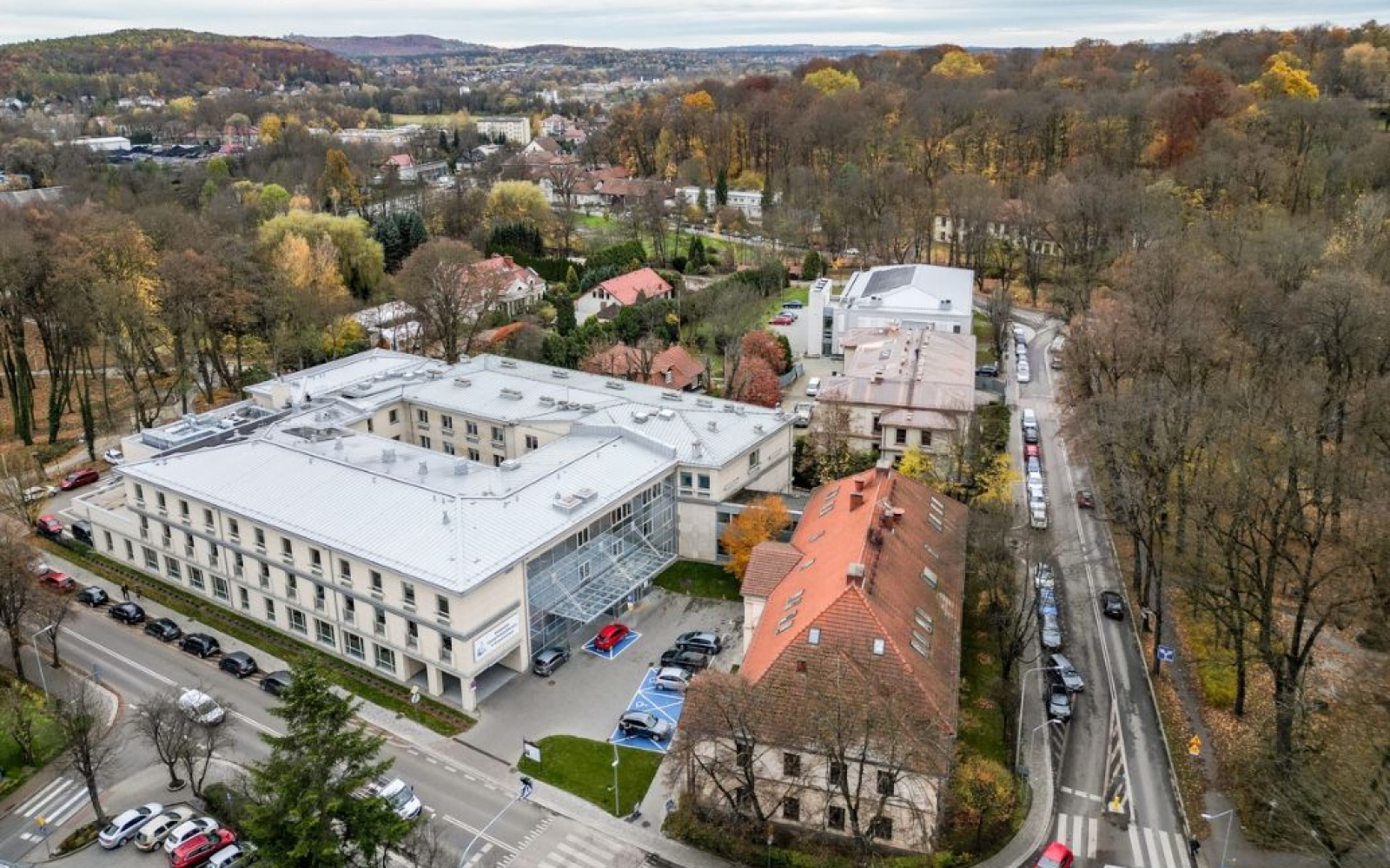 FunduszeUE wspierają dalszy rozwój Małopolski Szpital Rehabilitacyjny w Krzeszowicach
